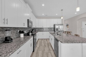 Microwave, dishwasher, high chair - 6 BD/ 5 BA/ Champions Gate  (1593 TL) (Kissimmee)