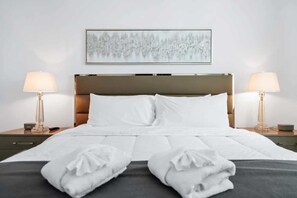5 bedrooms, iron/ironing board, WiFi, bed sheets