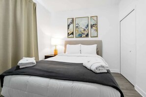 5 habitaciones, tabla de planchar con plancha, wifi y ropa de cama 