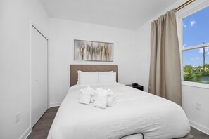 5 camere, una scrivania, ferro/asse da stiro, Wi-Fi gratuito