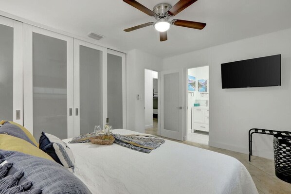 3 室のベッドルーム、デスク、アイロン / アイロン台、WiFi (無��料)