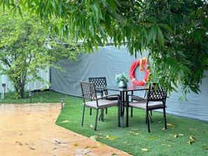 تناول الطعام بالخارج