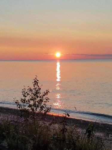 Elegant and spacious Sturgeon Bay getaway with tranquil private beach. 