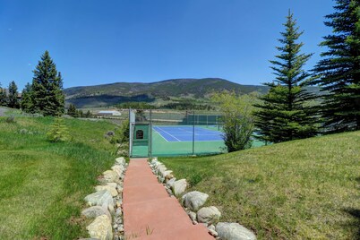Beautiful Views, Awesome Amenities, 195 Eastridge