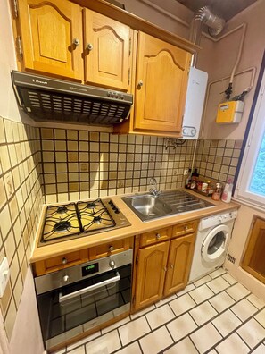 Geladeira, micro-ondas, fogão, lava-louças