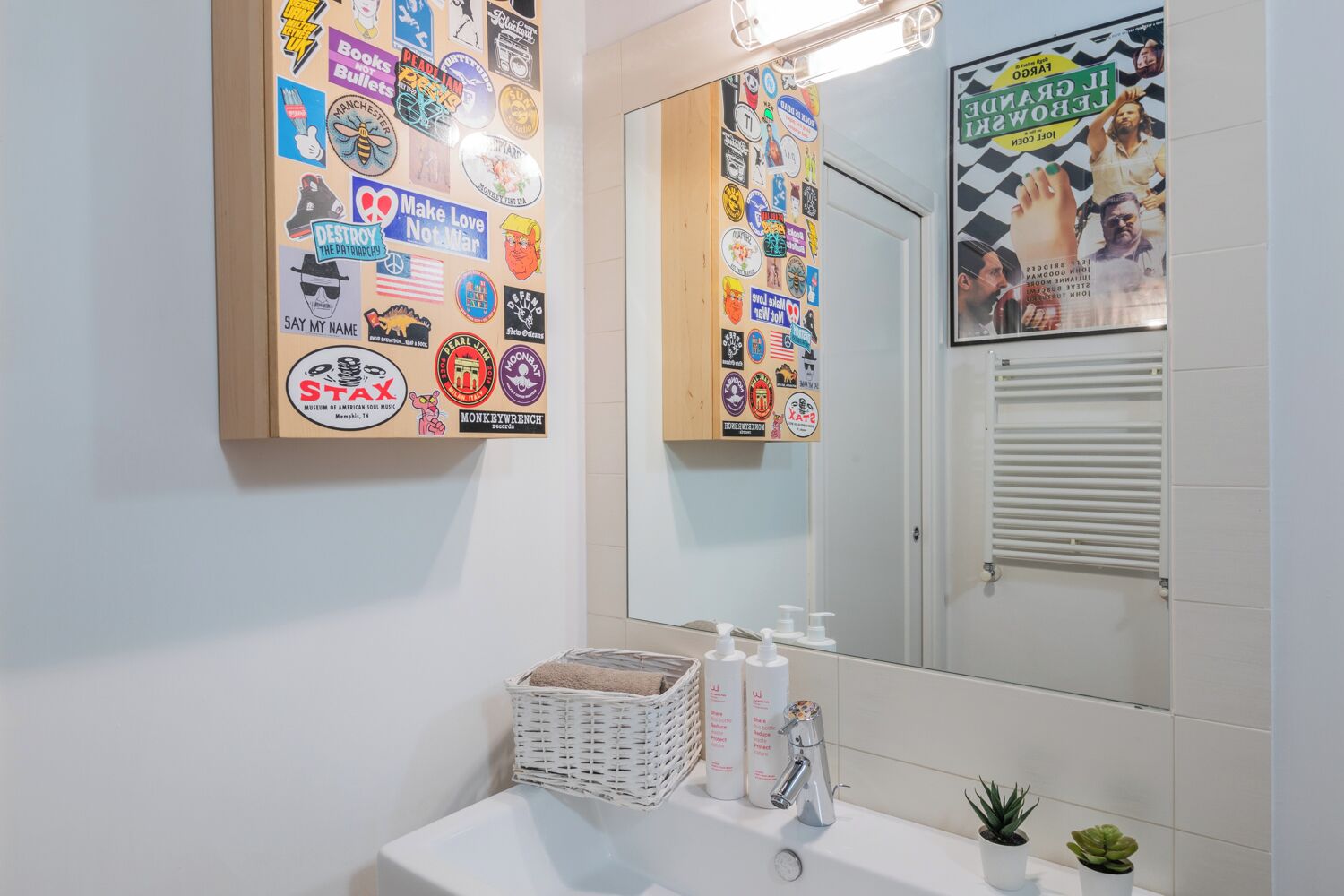 Apartment | Bathroom | Shower, hair dryer, bidet, towels