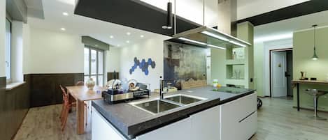 Fridge, microwave, stovetop, dishwasher