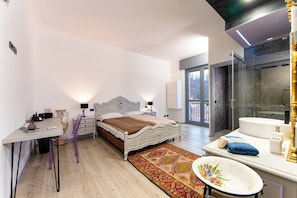 1 bedroom, desk, iron/ironing board, free WiFi