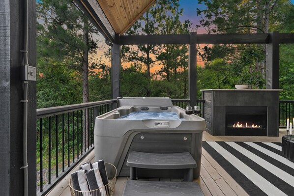 Outdoor spa tub