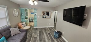 TV - Nicely Finished Apt on Buckroe Beach (Hampton)