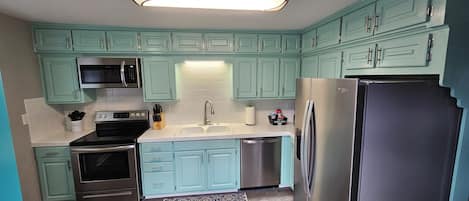 Fridge, microwave, oven, stovetop