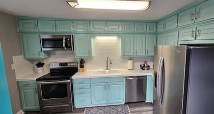 Nicely Finished Apt on Buckroe Beach