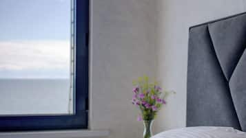 Safe på rommet, skrivebord og skrivebord for bærbar PC