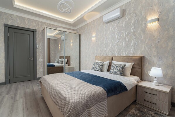 2 bedrooms, iron/ironing board, WiFi, bed sheets