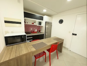 Basic Apartment | Private kitchen | Fridge, microwave, oven, coffee/tea maker