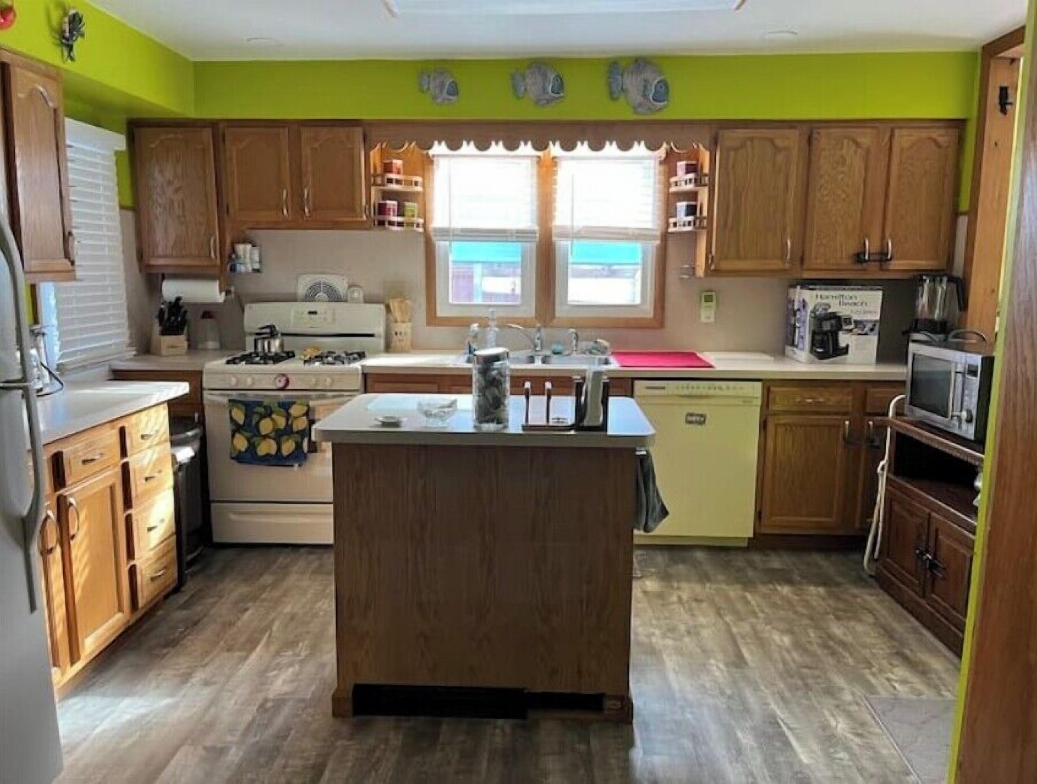 Frigorífic, microones, forn i placa de cuina 