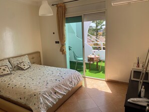 3 bedrooms, iron/ironing board, WiFi, bed sheets