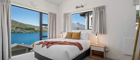 3 bedrooms, iron/ironing board, travel cot, free WiFi