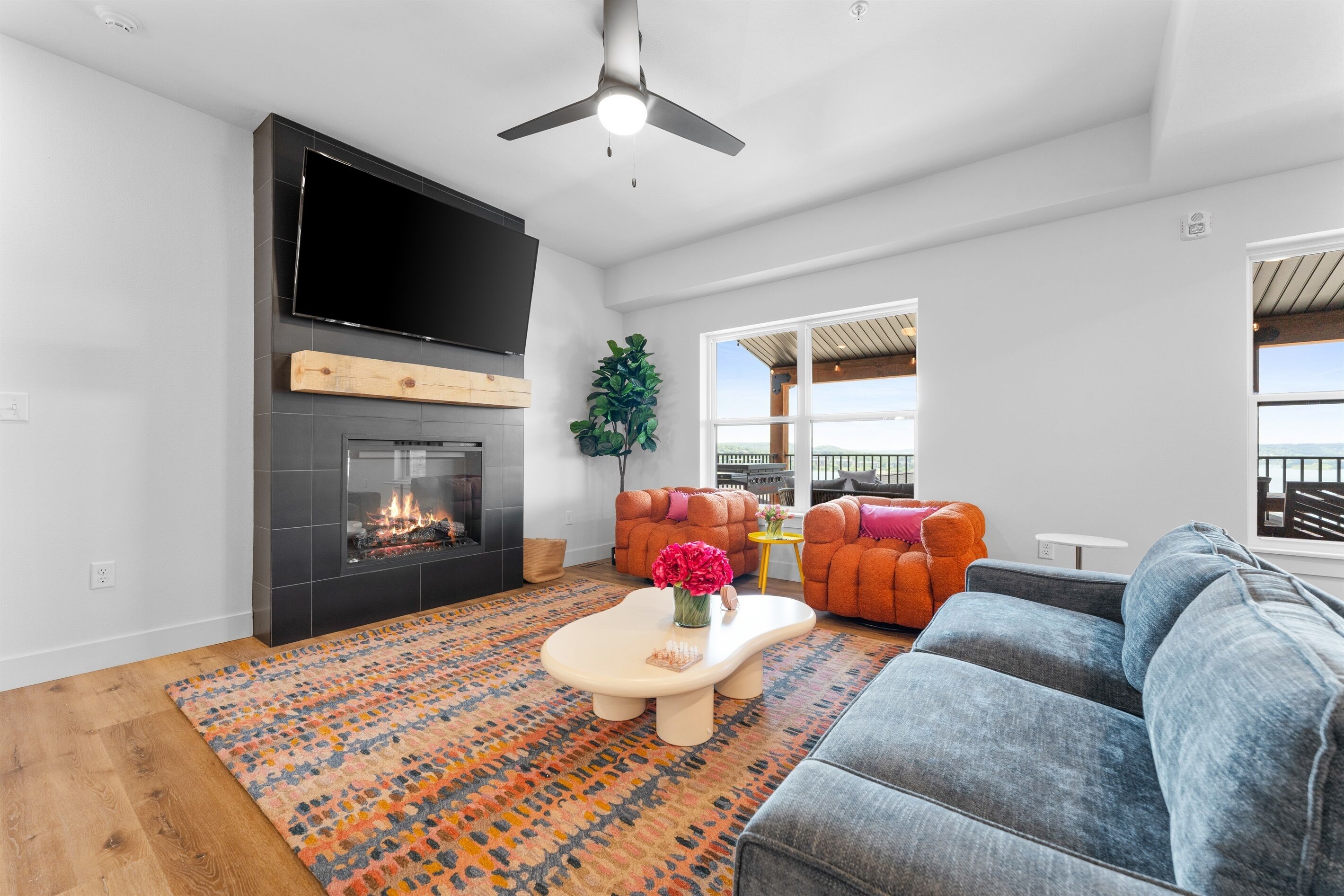 تلفزيون ذكي، مدفأة، ألعاب فيديو، تنس طاولة