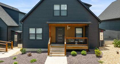 Colorful Family Fun IndoorPool+HotTub+Indoor Slide