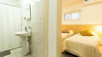 Superior Room | Bathroom | Shower, hair dryer, towels