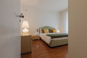 Ferienhaus, Gartenblick | 3 Schlafzimmer, Schreibtisch, kostenloses WLAN, Bettwäsche