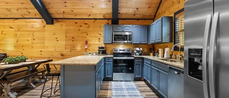 Køleskab, mikrobølgeovn, ovn, kogeplade