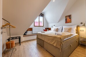 2 makuuhuonetta, työpöytä, silitysrauta/-lauta, ilmainen Wi-Fi