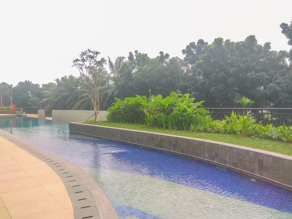 Outdoor pool - Comfort And Well Furnished Studio At Transpark Cibubur Apartment (Depok)