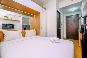 Deluxe Studio - Comfort And Well Furnished Studio At Transpark Cibubur Apartment (Depok)