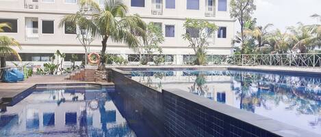 Kolam renang outdoor