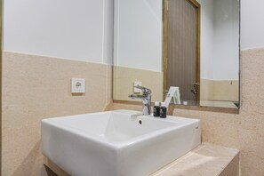 Deluxe Apartment | Bathroom | Shower, towels - Nice And Homey 1Br Apartment At Southgate Residence (Jakarta)