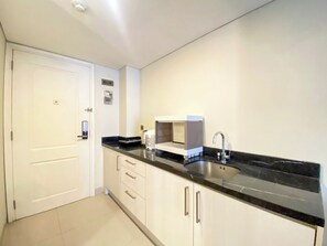 Deluxe Studio | Private kitchen - Comfort And Simply Look Studio Marquis De Lafayette Apartment (Semarang)