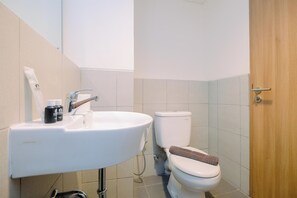 Bathroom - Comfortable And Good Studio Bogor Icon Apartment (Bogor)