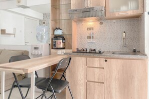 Lägenhet Deluxe | Eget kök | Stort kylskåp och spishäll