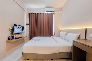 Minibar, free WiFi - Good Designed And Restful Studio Sky House Bsd Apartment (Pagedangan)