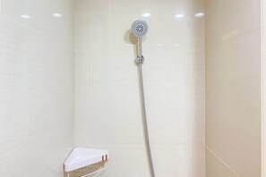 Bathroom - Restful And Cozy Studio Vasaka Solterra Apartment (Jakarta)