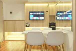 Deluxe Apartment | Living area