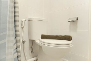 Apartamento luxo | Banheiro | Chuveiro, toalhas de banho