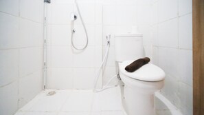 Bathroom - Strategic And Homey 1Br At The City Square Apartment (Surabaya)