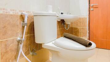 Estudio Deluxe | Baño | Ducha y toallas