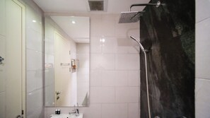 Deluxe Studio | Bathroom | Shower, towels - Simple And Modern Studio (No Kitchen) Anderson Supermall Mansion Apartment (Surabaya)