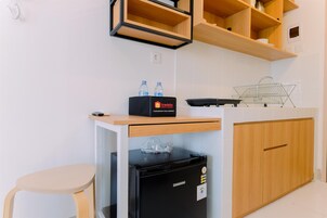 Frigobar, placa de cocina, tetera/pava eléctrica