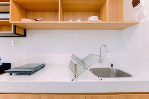 Frigobar, placa de cocina, tetera/pava eléctrica