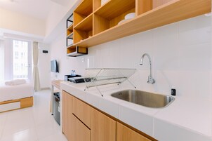 Frigobar, placa de cocina, tetera/pava eléctrica