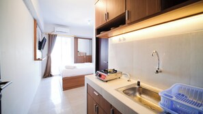 Private kitchen - Simple And Comfortable Studio Apartment At Suncity Residence (Sidoarjo)