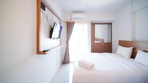 Deluxe Studio | Desk, free WiFi - Simple And Comfortable Studio Apartment At Suncity Residence (Sidoarjo)