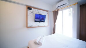 Deluxe Studio | Desk, free WiFi - Simple And Comfortable Studio Apartment At Suncity Residence (Sidoarjo)