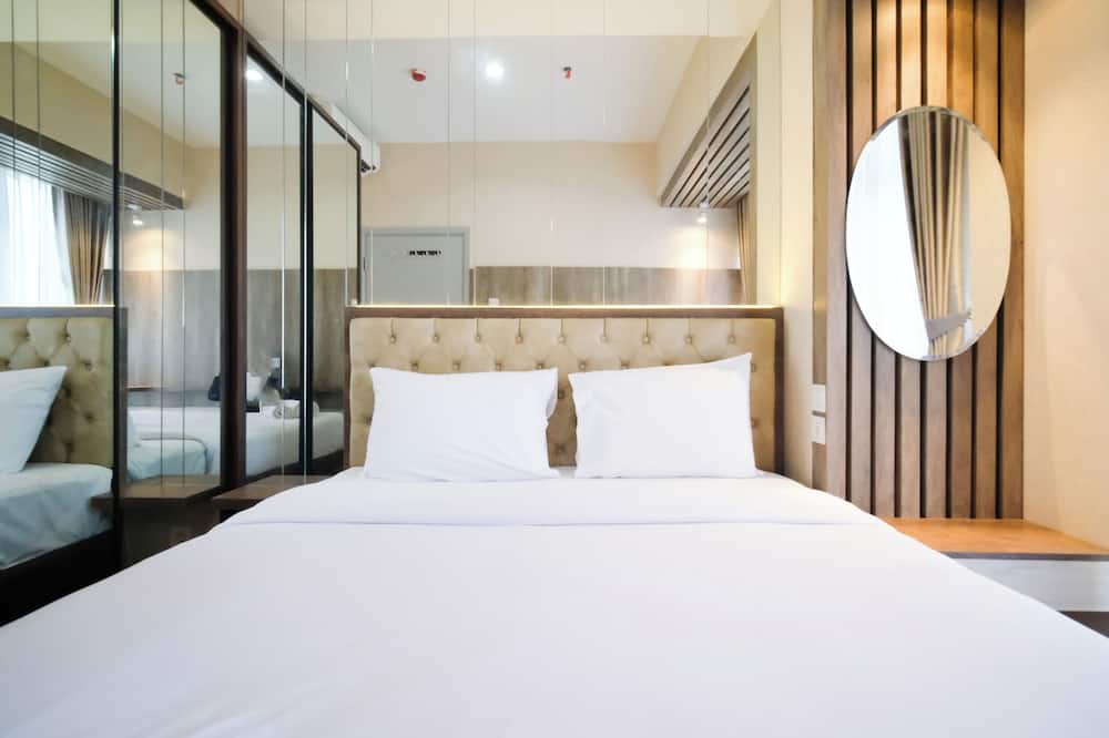 Nice And Comfortable Living 1Br At Grand Sungkono Lagoon Apartment