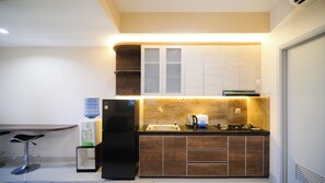 Deluxe Apartment | Private kitchen - Nice And Comfortable Living 1Br At Grand Sungkono Lagoon Apartment (Surabaya)